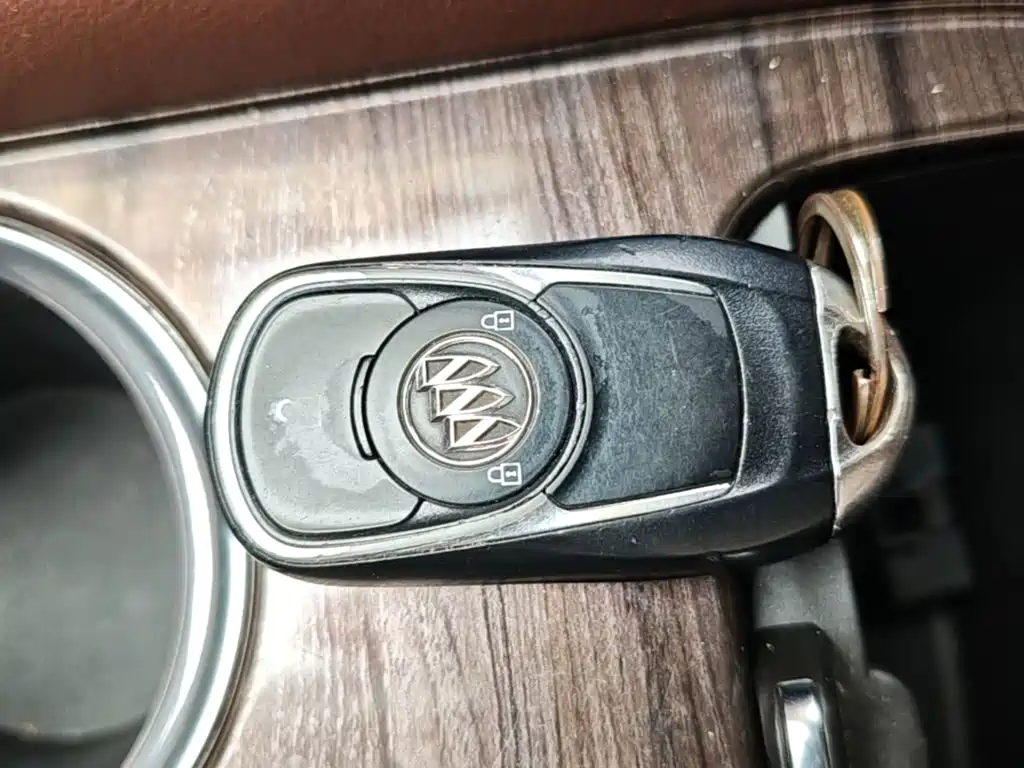 Buick Envision Plus 2017 — фото 9
