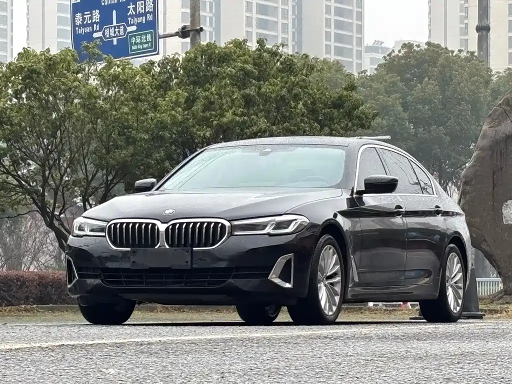 BMW 5 Series 2021 — фото 2