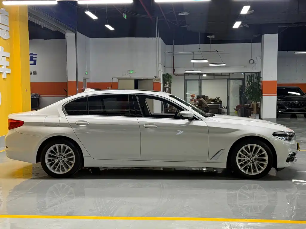 BMW 5 Series New Energy 2020 — фото 8