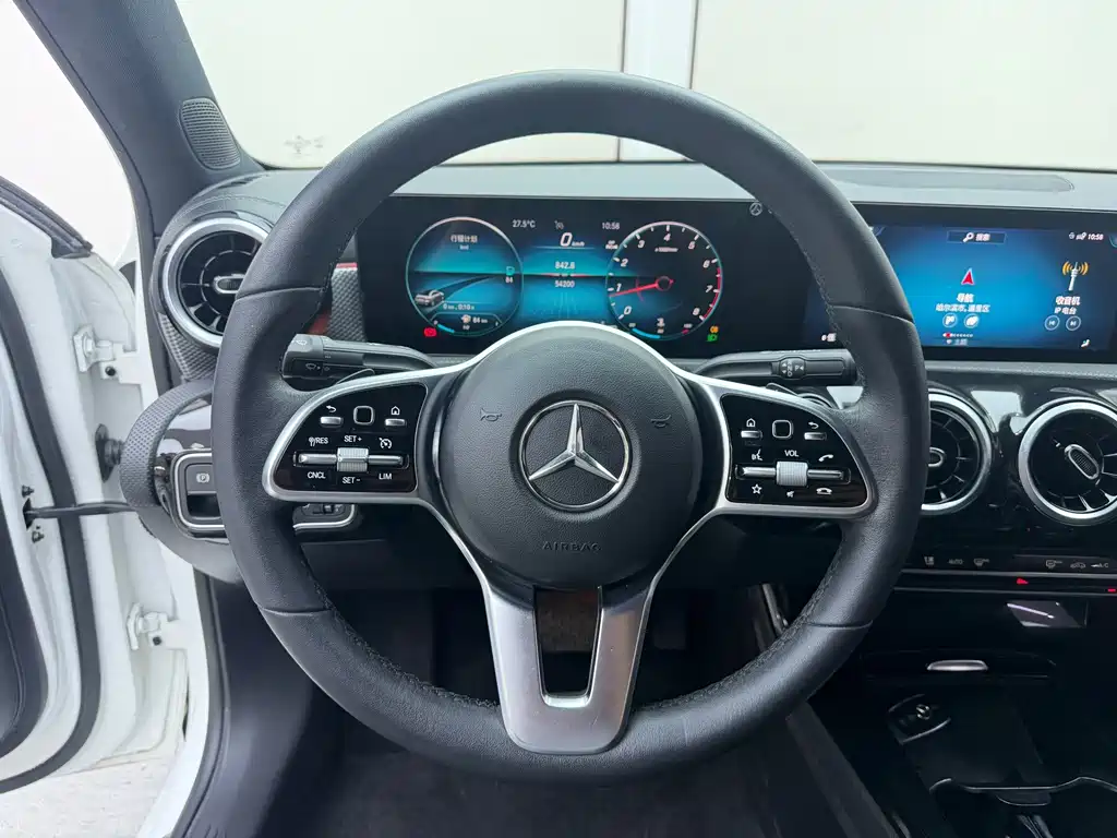 Mercedes-Benz A-Class 2023 — фото 11