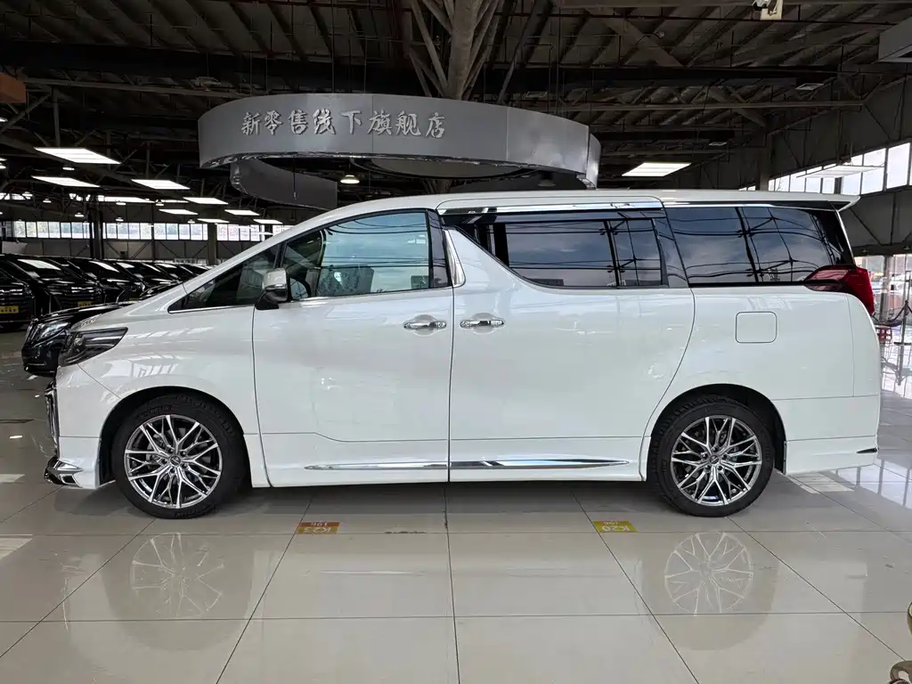 Toyota Alphard 2018 — фото 11