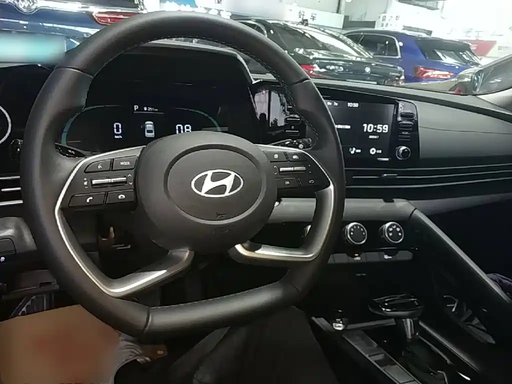 Hyundai Elantra 2024 — фото 10