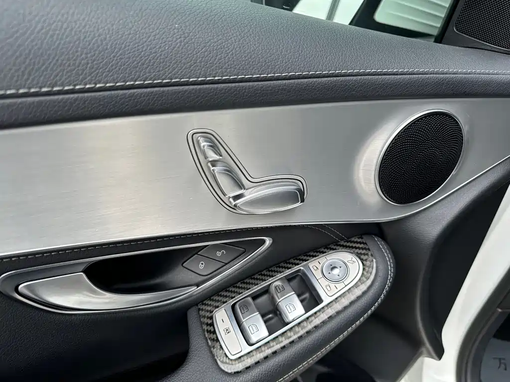 Mercedes-Benz GLC 2017 — фото 18