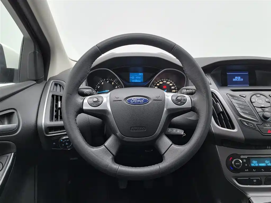 Ford Focus 2015 — фото 11