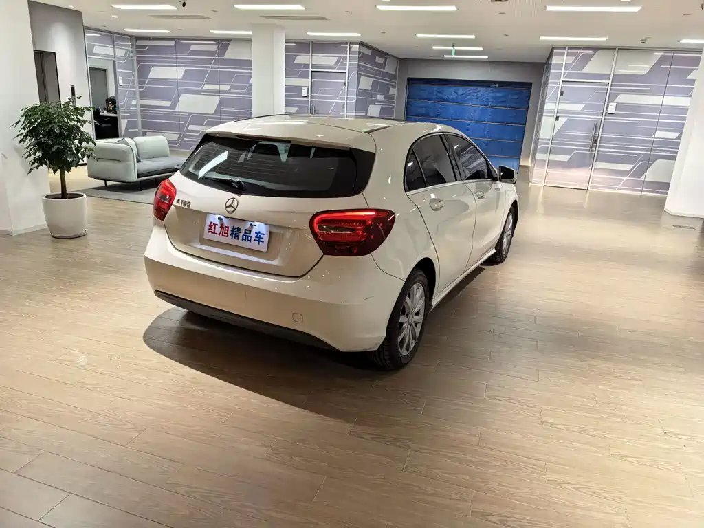 Mercedes-Benz A-Class 2016 — фото 15