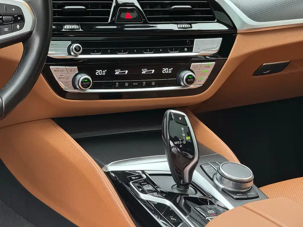 BMW 5 Series 2021 — фото 15