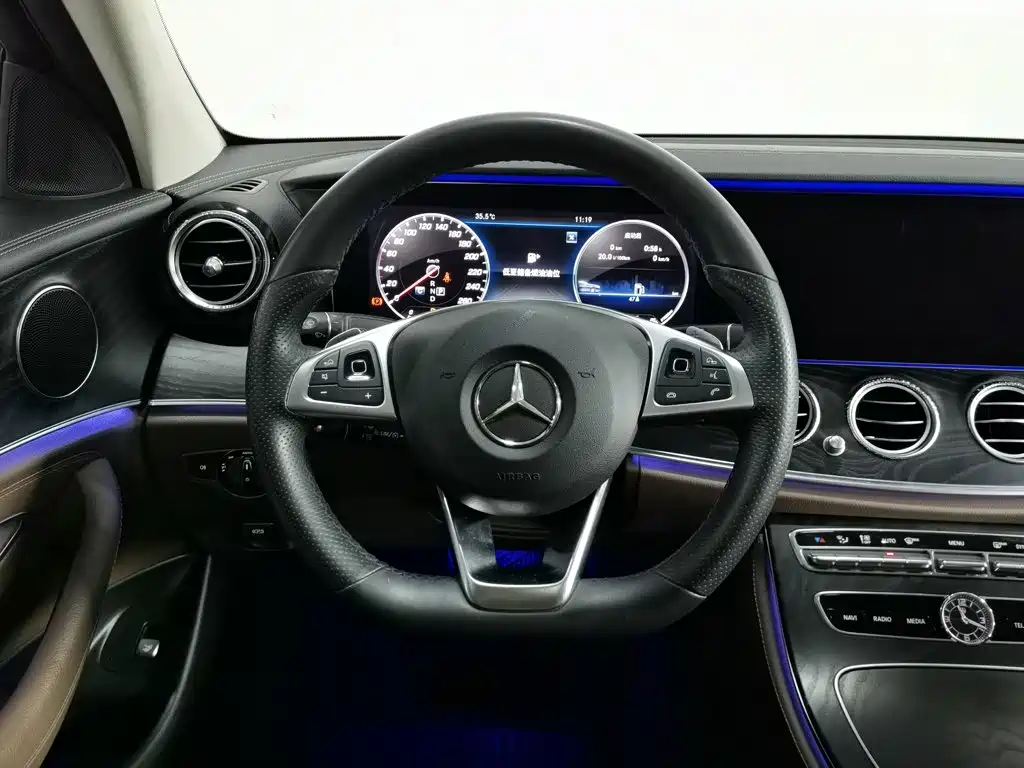Mercedes-Benz E-Class 2018 — фото 11