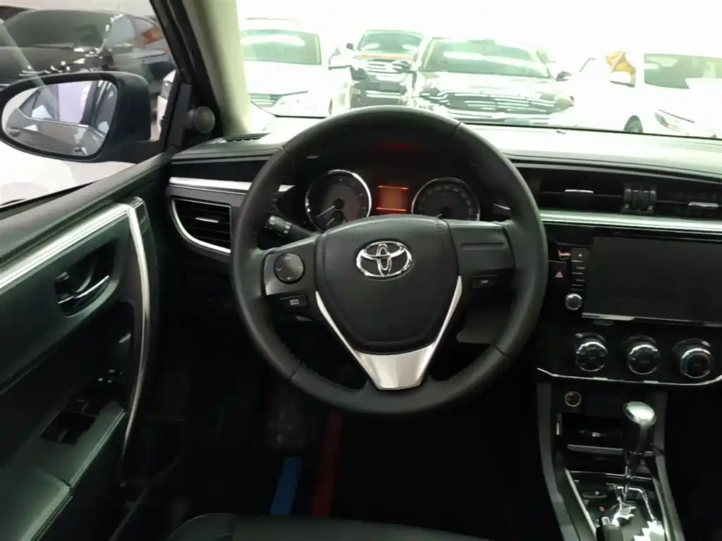 Toyota Corolla 2015 — фото 11