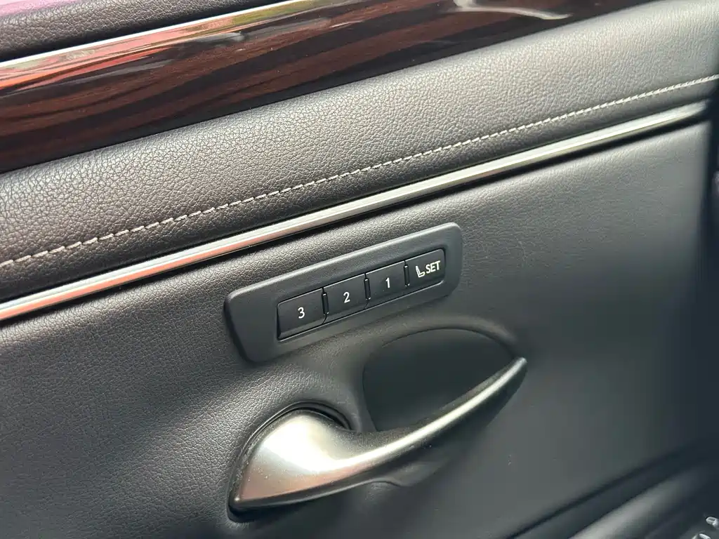 Lexus ES 2018 — фото 10