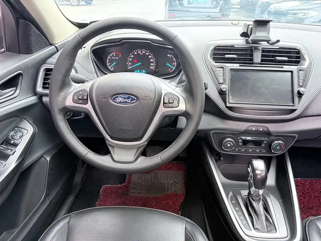 Ford Escort 2015 — фото 12