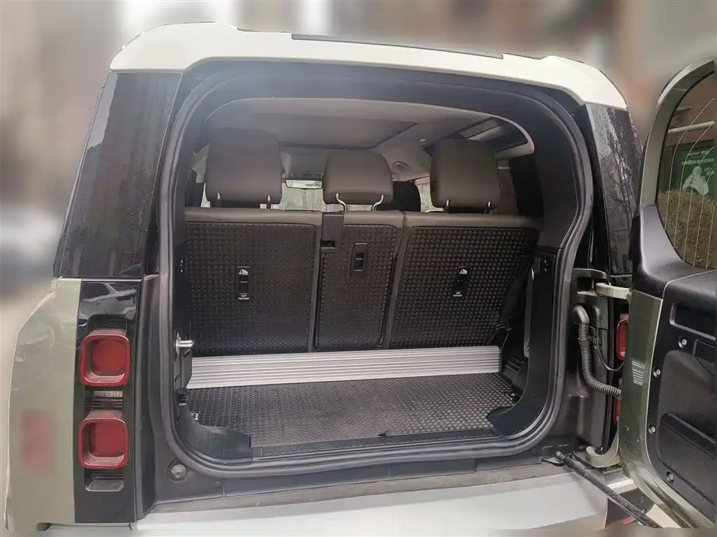 Land Rover Defender 2021 — фото 10