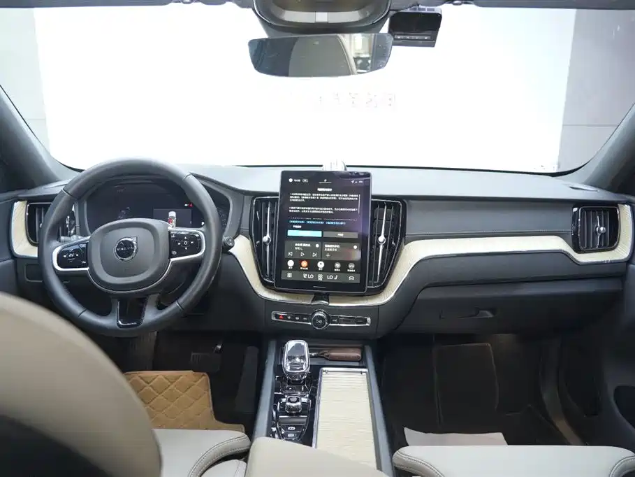 Volvo XC60 2025 — фото 16