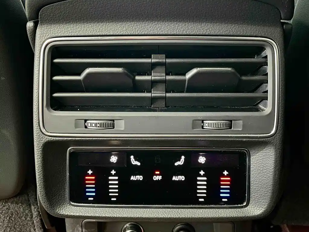 Audi Q7 2023 — фото 15