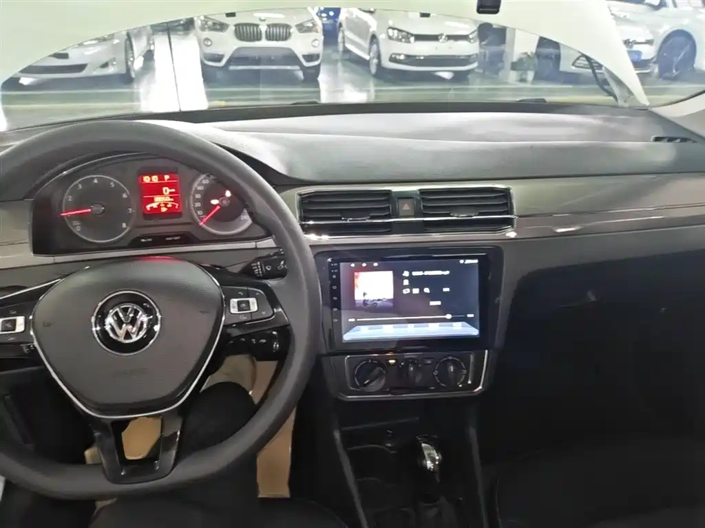 Volkswagen Santana 2017 — фото 10