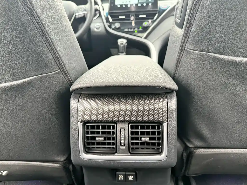 Toyota Camry 2021 — фото 18