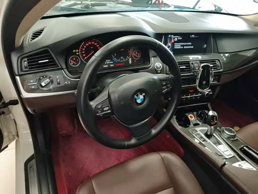 BMW 5 Series 2015 — фото 10