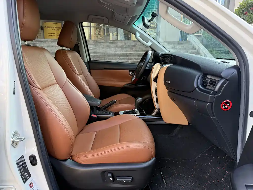 Toyota Fortuner 2020 — фото 13