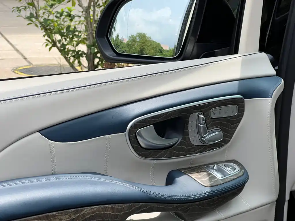 Mercedes-Benz V-Class 2023 — фото 14