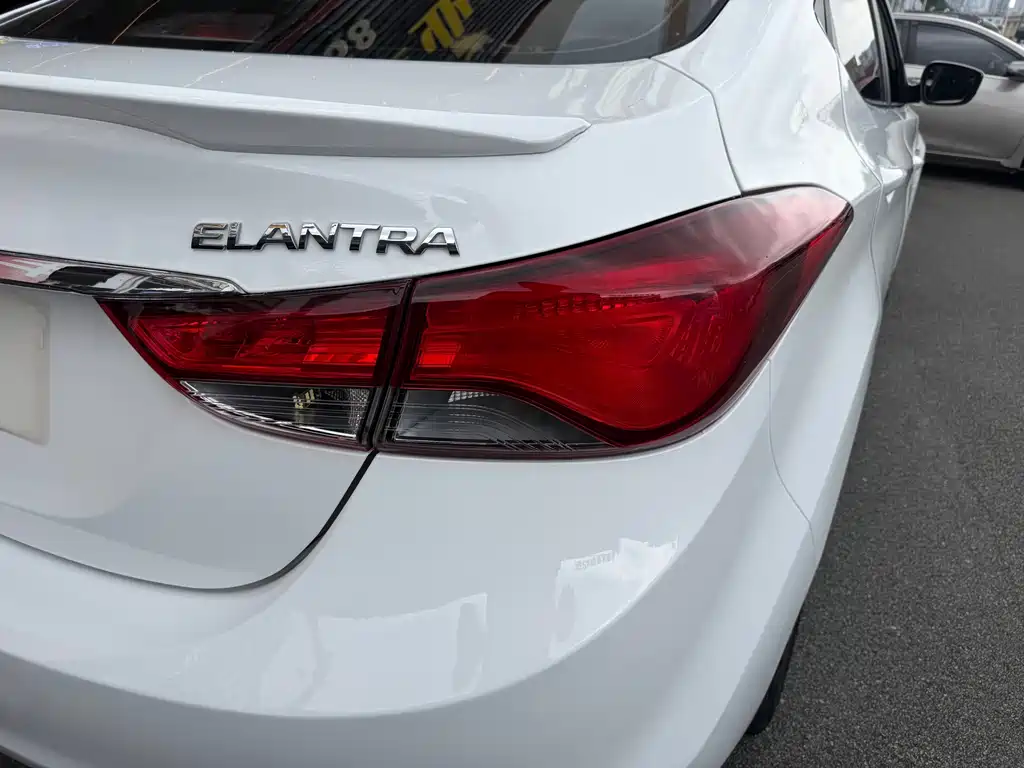 Hyundai Elantra Langdong 2017 — фото 10