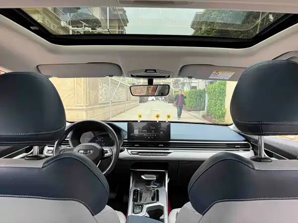 Geely Emgrand 2022