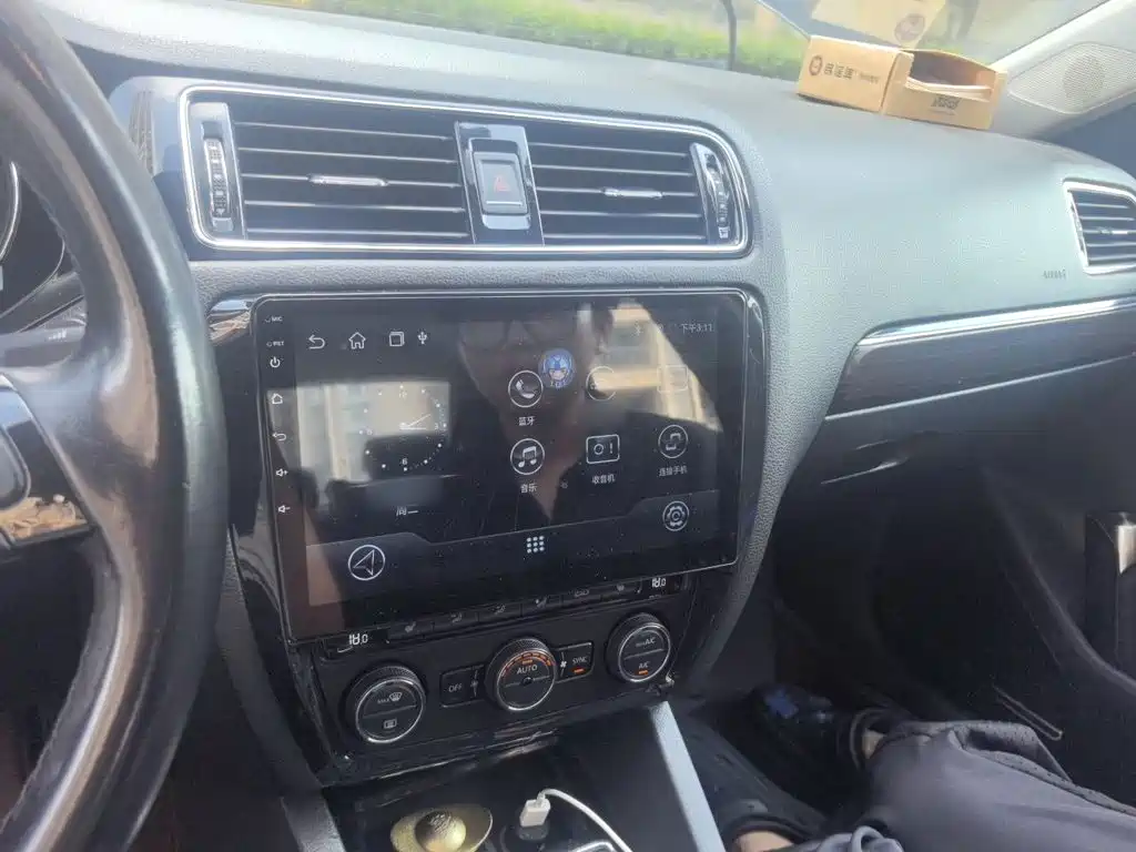 Volkswagen Sagitar 2015