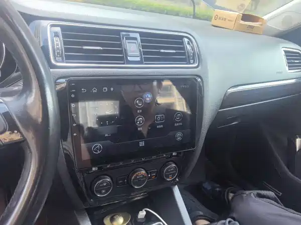 Volkswagen Sagitar 2015