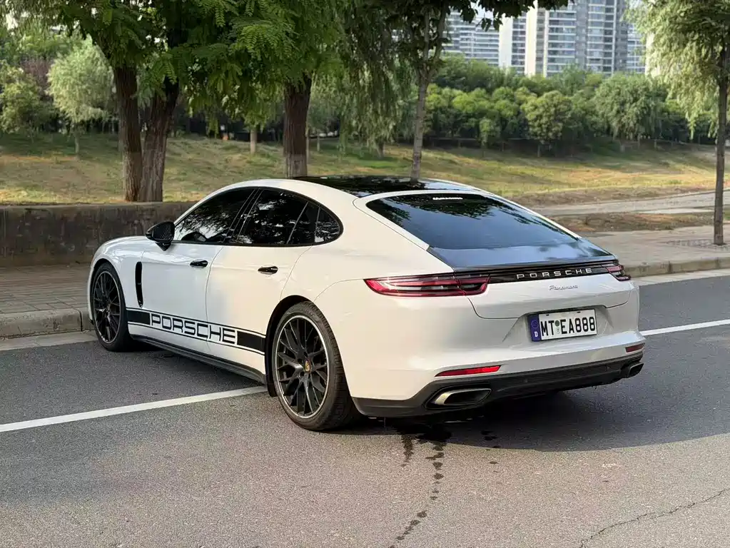 Porsche Panamera 2018 — фото 9