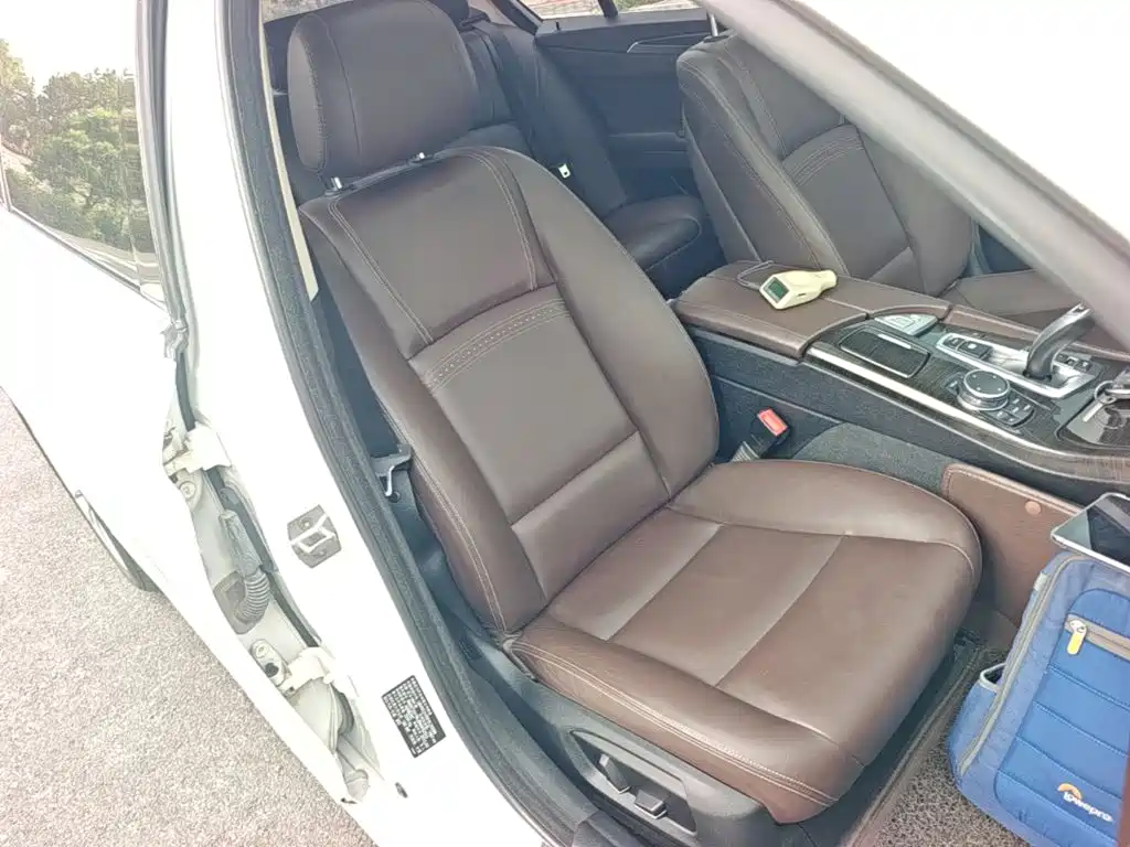 BMW 5 Series 2015 — фото 25