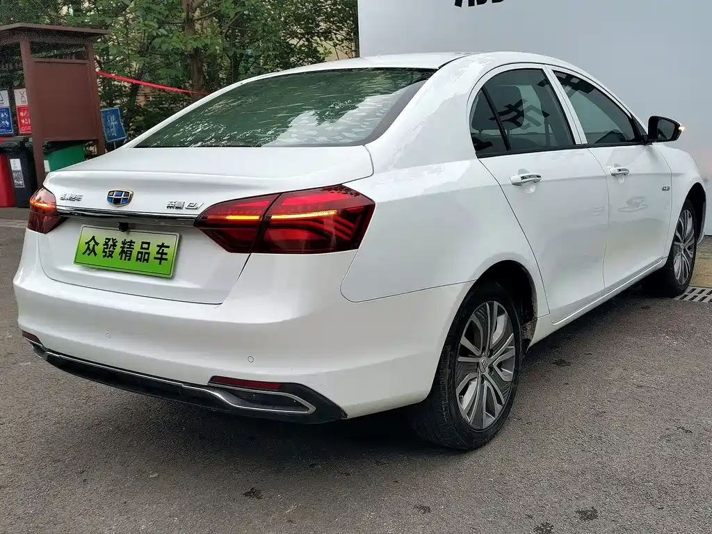 Geely Emgrand New Energy 2019 — фото 6