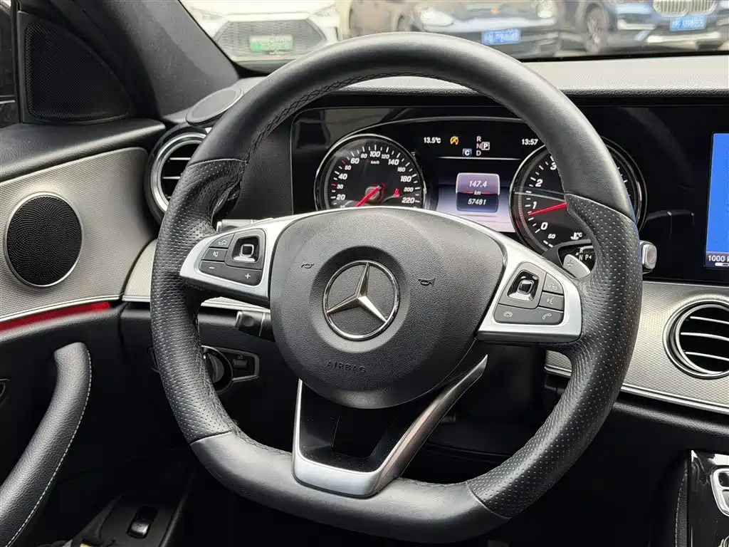 Mercedes-Benz E-Class 2018 — фото 19