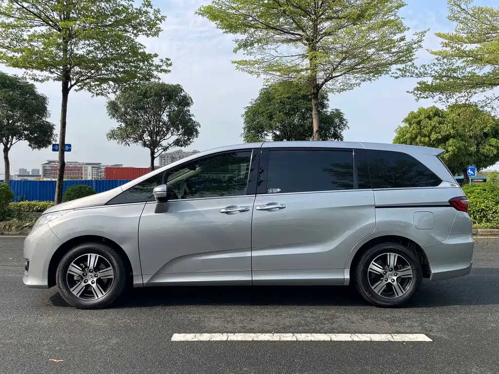 Honda Odyssey 2018 — фото 8