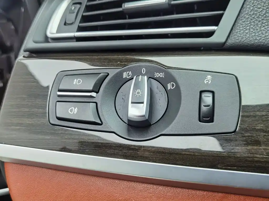 BMW 7 Series 2015 — фото 21