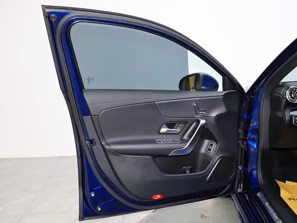 Mercedes-Benz A-Class 2022 — фото 11