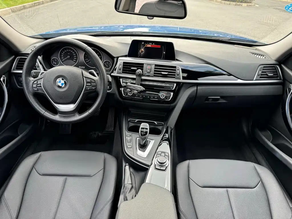 BMW 3 Series 2017 — фото 13