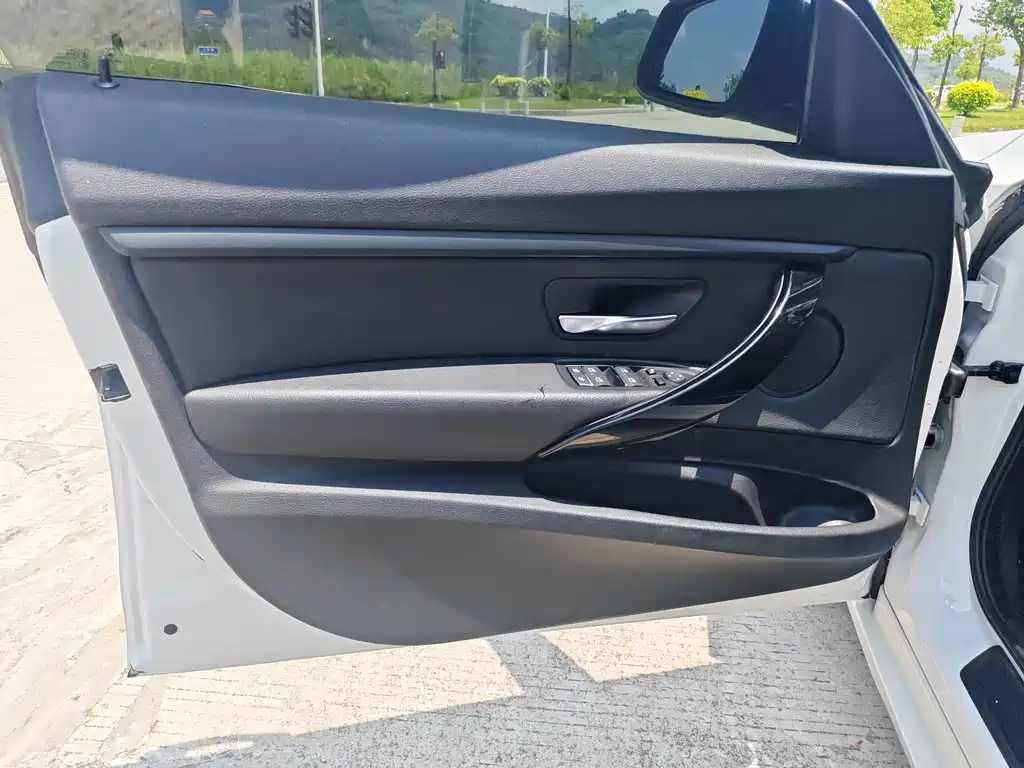 BMW 3 Series GT 2017 — фото 12