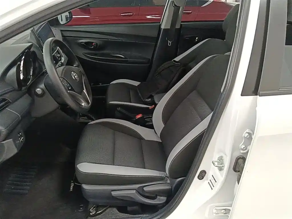 Toyota Yaris L 2022 — фото 15