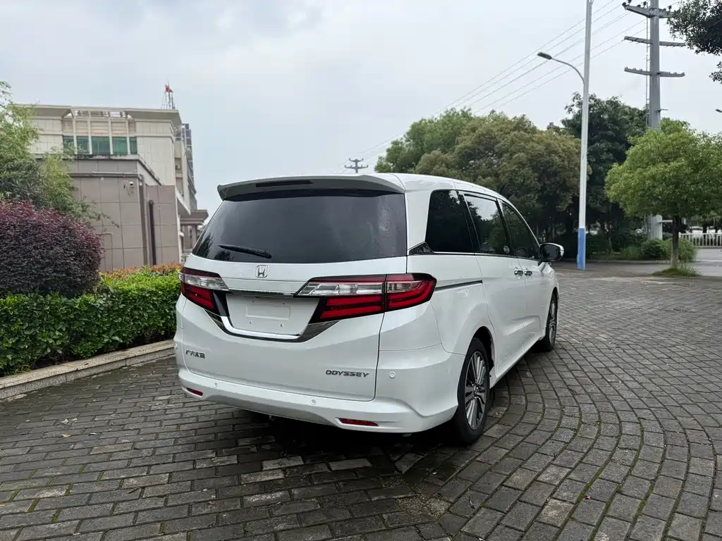 Honda Odyssey 2018 — фото 9