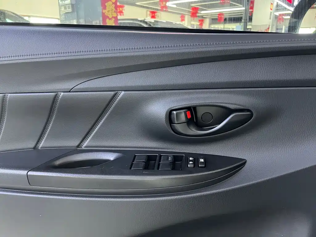 Toyota Yaris L 2022 — фото 18