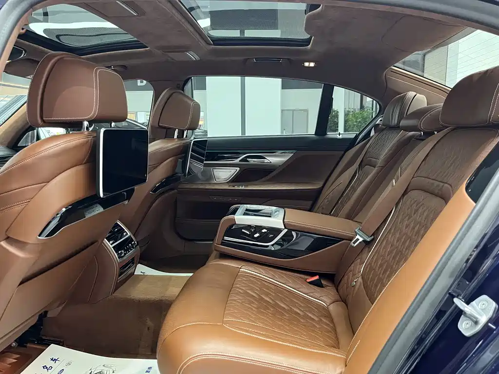 BMW 7 Series 2021 — фото 14