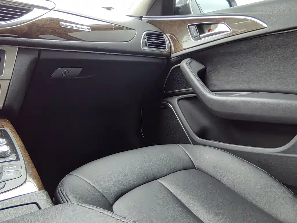 Audi A6L 2015 — фото 30
