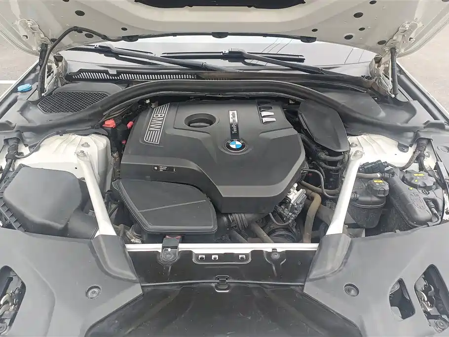 BMW 5 Series 2018 — фото 10