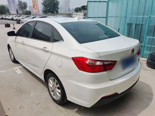 Changan Yuexiang V7 2015