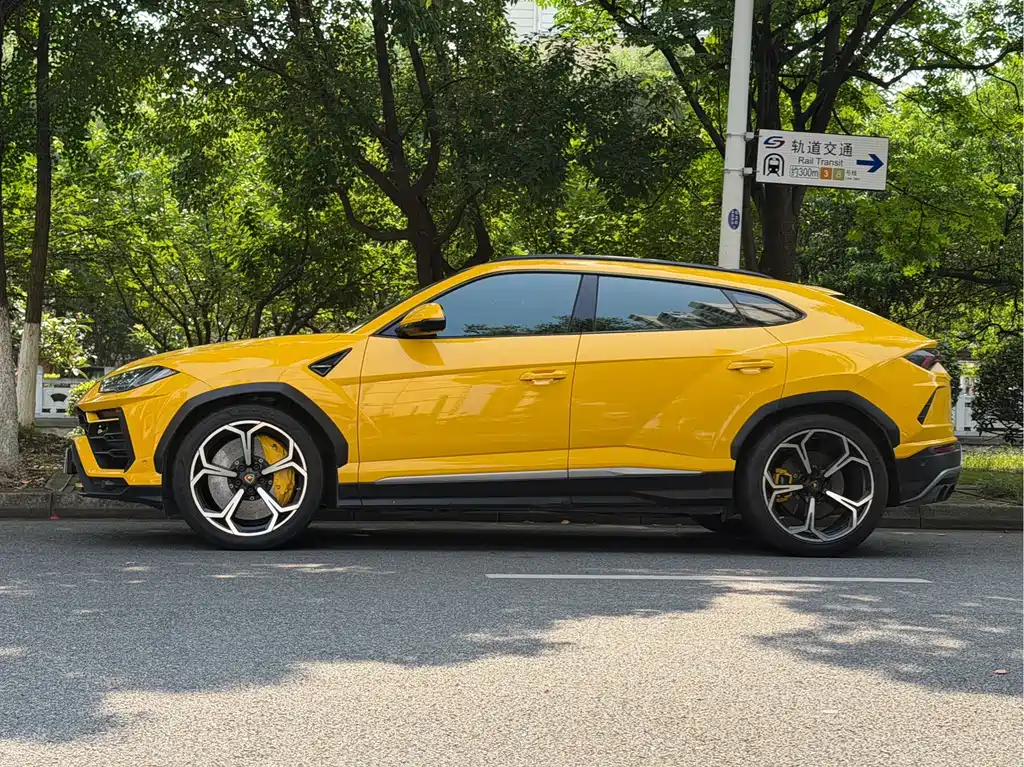 Lamborghini Urus 2019 — фото 15
