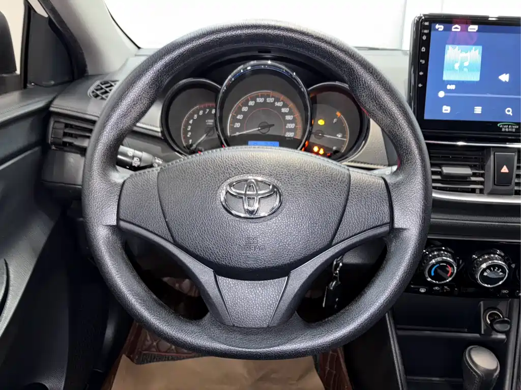 Toyota Yaris L 2020 — фото 7
