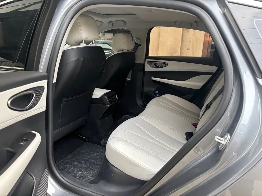 BYD Seal 05 DM-i 2025 — фото 11