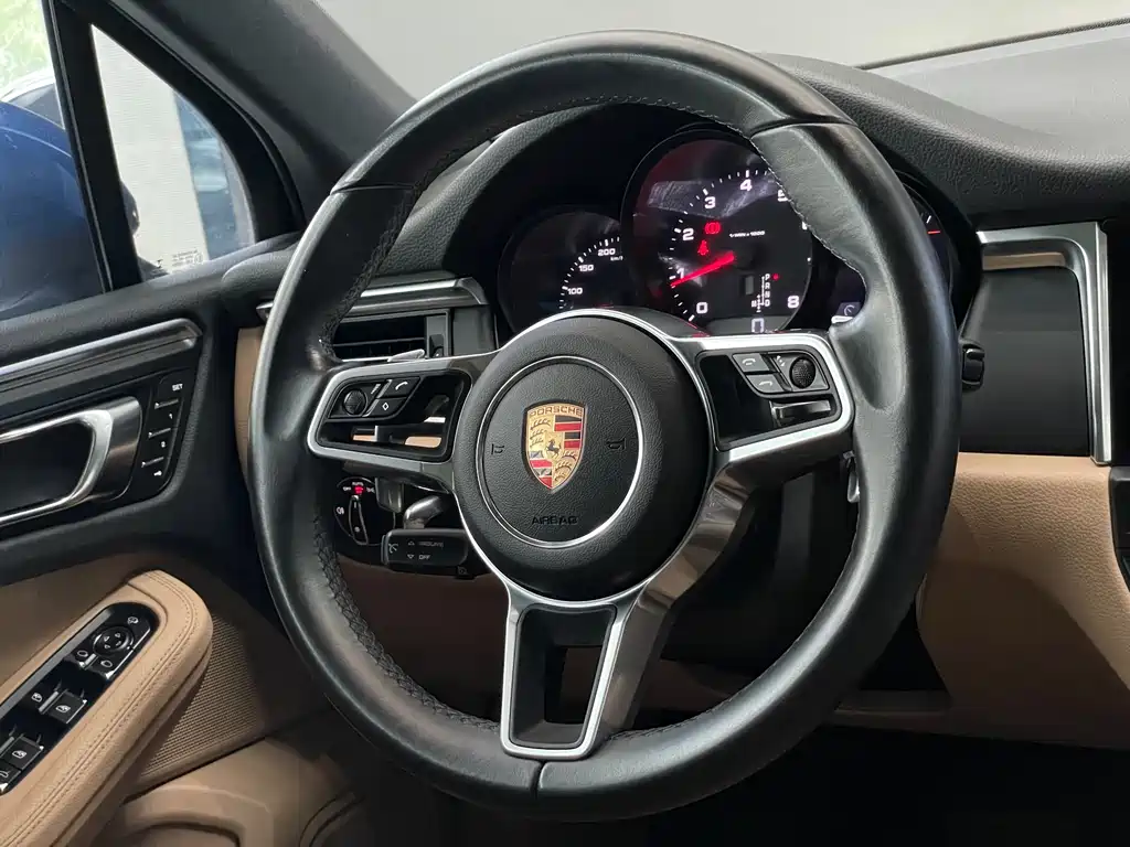 Porsche Macan 2020 — фото 13
