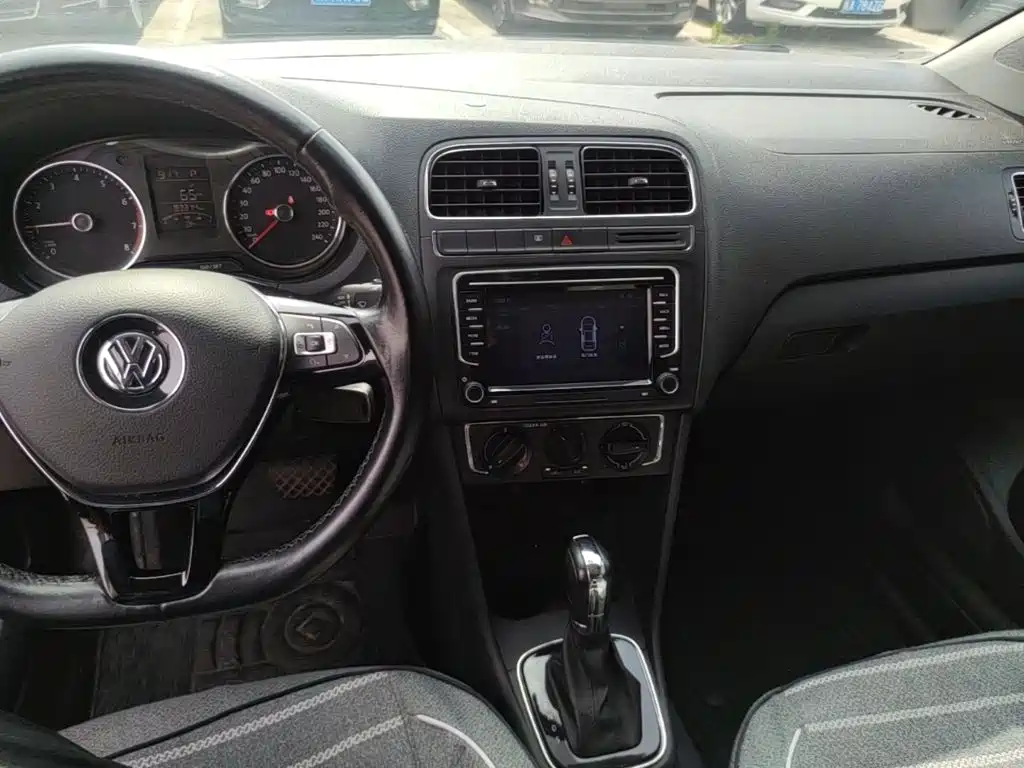 Volkswagen Polo 2017 — фото 10