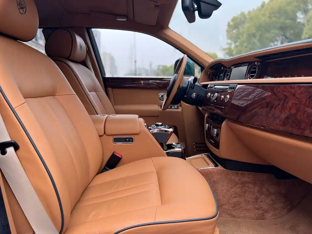 Rolls-Royce Phantom 2014 — фото 18