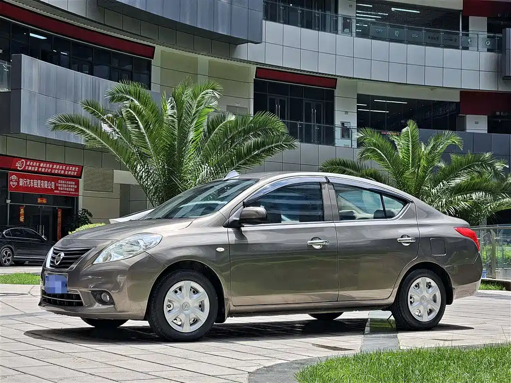 Nissan Sunny 2012