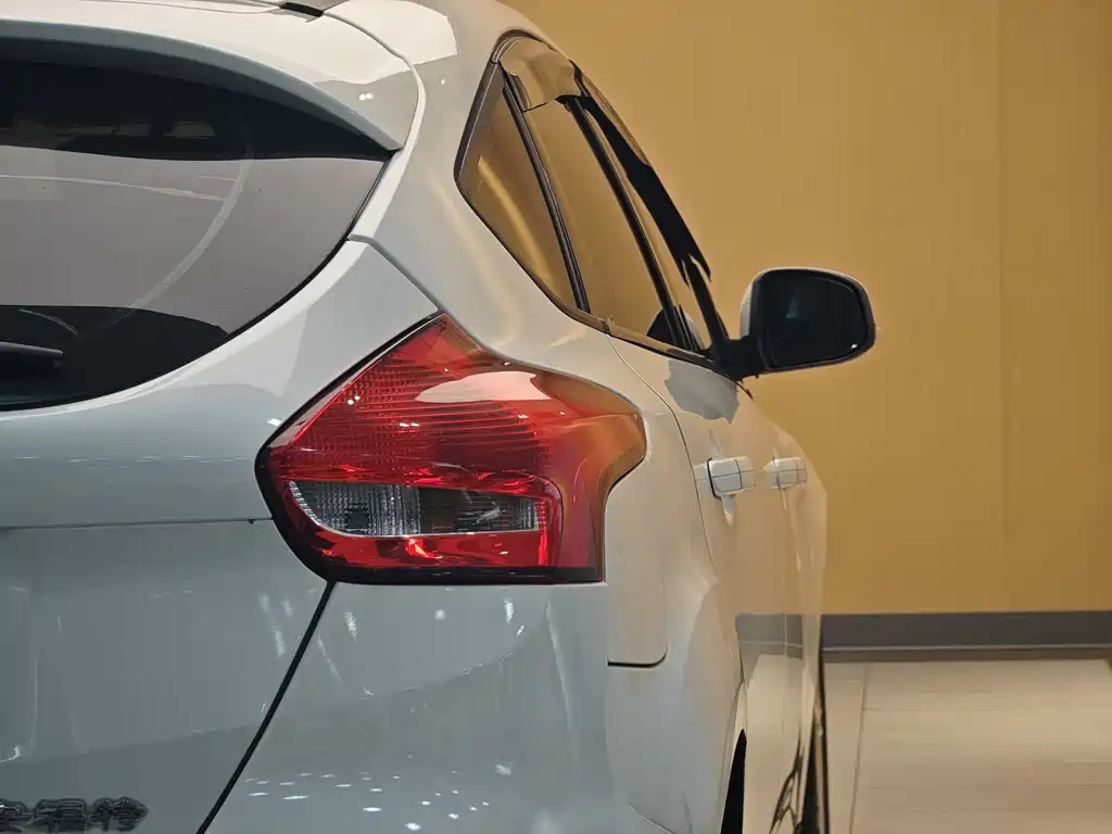 Ford Focus 2016 — фото 26